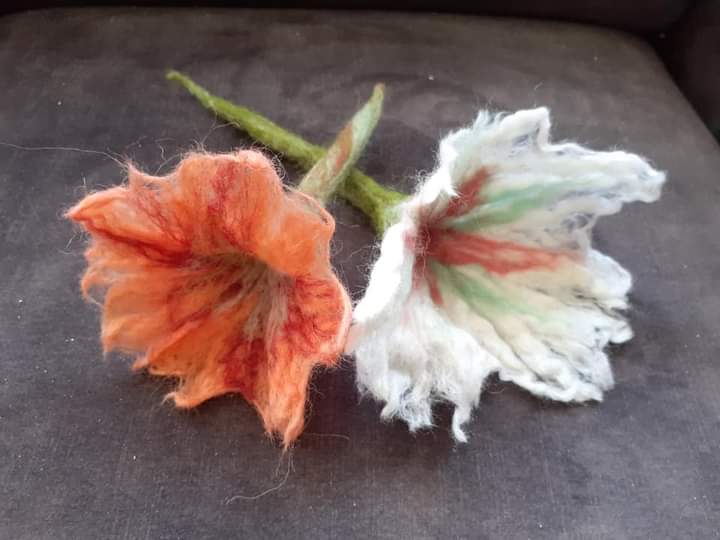 Natvilten enkele of dubbele bloem